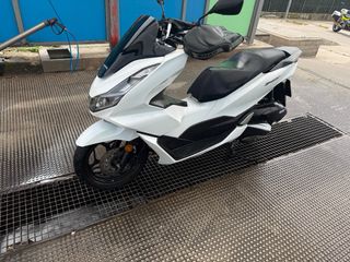 Honda PCX 125 Blanca - Maxi Scooter