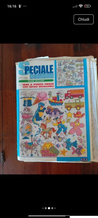 Riviste e libro punto croce