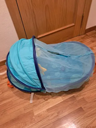 Moisés para bebé con dosel y juguetes