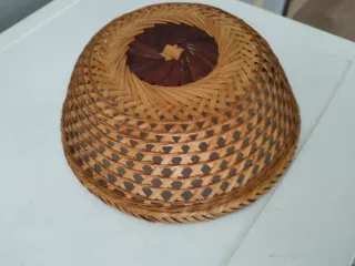 Cestino in vimini intrecciato