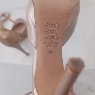 Zapatos tacón aguja T-Strap beige