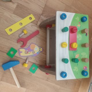 Banco de herramientas de madera para niños