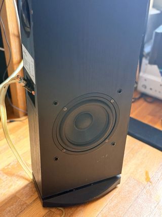 Altavoces de torre AEG