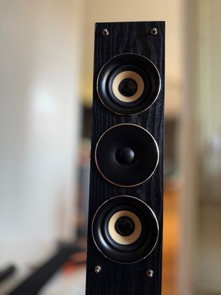 Altavoces de torre AEG