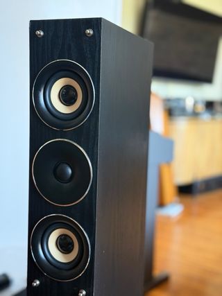 Altavoces de torre AEG