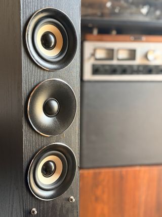 Altavoces de torre AEG