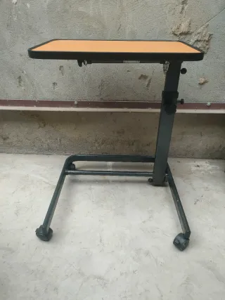 Mesa auxiliar cama regulable