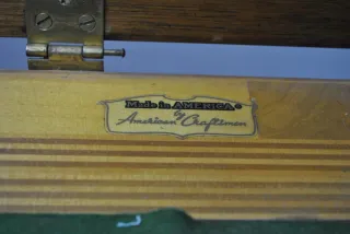 Antiguo piano Winter & Company con banqueta