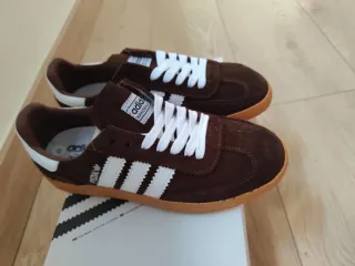 Adidas Spezial. Tallan grande.