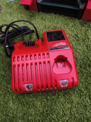Cargador Milwaukee M12-18C