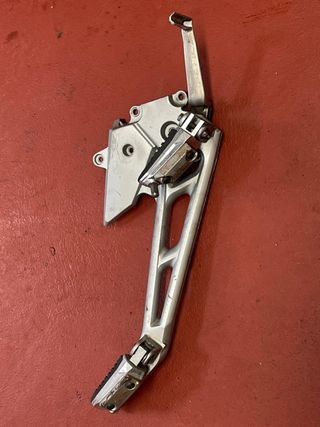 Estribera Derecha Suzuki GSR600 2007