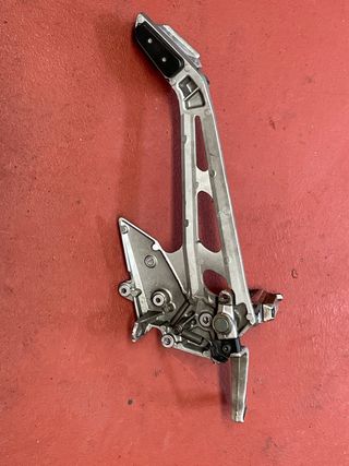 Estribera Derecha Suzuki GSR600 2007
