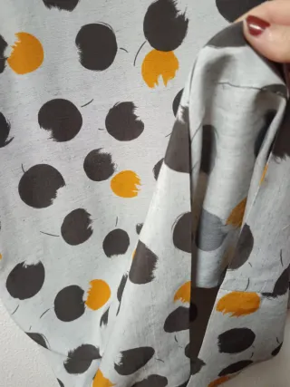 Vestido estampado lunares gris y naranja
