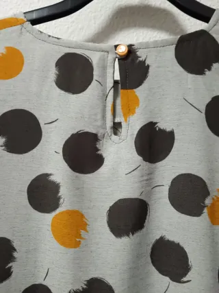 Vestido estampado lunares gris y naranja