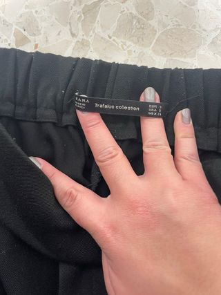 Pantalón Zara negro con raya lateral