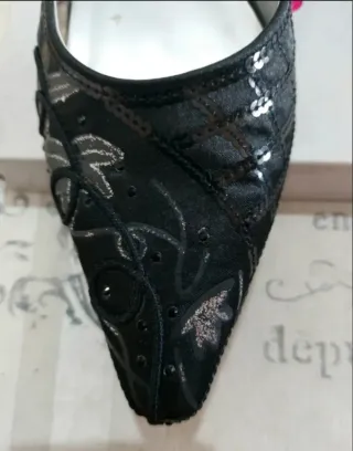 Zapatos Claudia. Talla 40 Negros.UNA SOLA PUESTA