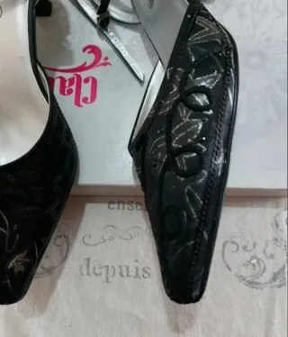 Zapatos Claudia. Talla 40 Negros.UNA SOLA PUESTA