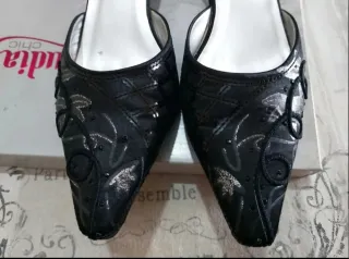 Zapatos Claudia. Talla 40 Negros.UNA SOLA PUESTA