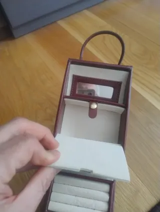 Estuche joyero de cuero