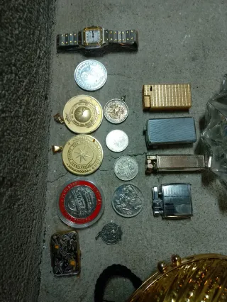 Lote Monedas y Reloj cenicero joyero ect ..