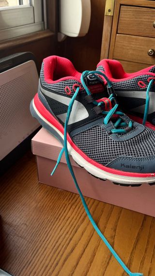 Zapatillas deportivas Kalenji grises y rosas