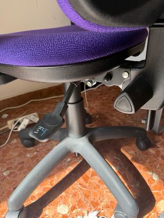 Silla de oficina morada de tela