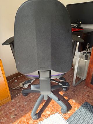 Silla de oficina morada de tela