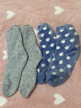 Pack 2 calcetines suaves gris y azul con lunares