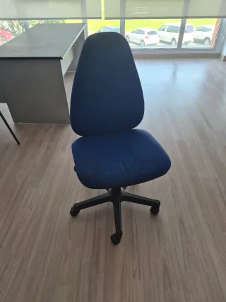 Silla de oficina giratoria azul