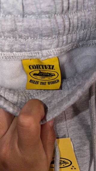 Pantalón corto Corteiz gris