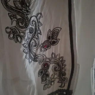 Camisa blanca bordada talla S