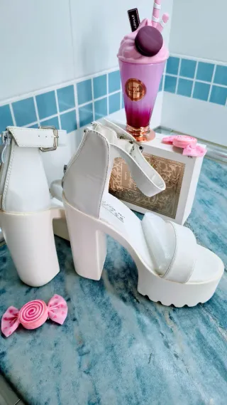 Sandalias blancas de plataforma
