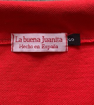 Falda roja con cintas