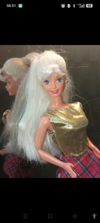 Barbie con gonna a quadri