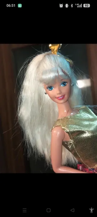 Barbie con gonna a quadri