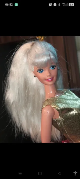 Barbie con gonna a quadri