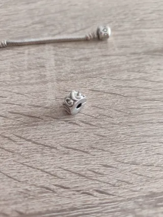 Pulsera Pandora con charms