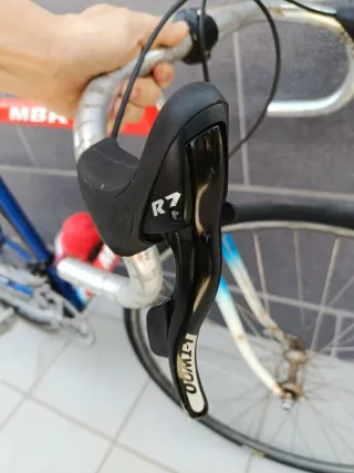 Manetas y cambios Shimano R7