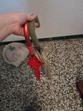 Paraguas rojo y verde