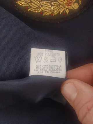 Traje de comunión negro y dorado