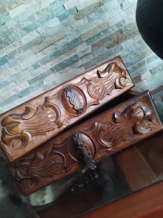 2 Cajones de madera tallada antiguos