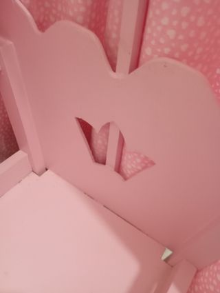 Cuna mecedora para muñecos grandes