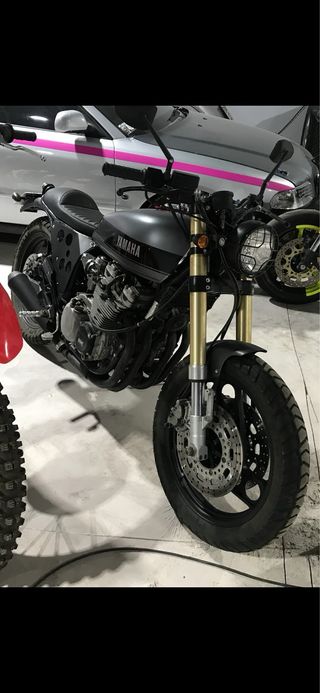 Yamaha XJ600 Scrambler Modificada