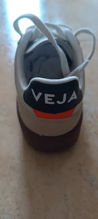 Veja V-90 Leather Pierre Almond Black