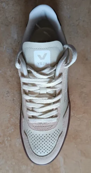 Veja V-90 Leather Pierre Almond Black