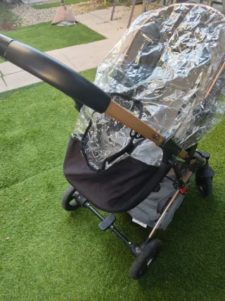 Carrito de bebé gris y cobre