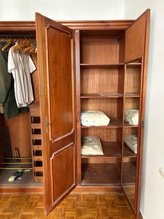 Armario antiguo madera maciza con llave y espejo!
