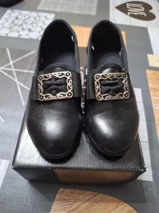 Zapatos falleros negros con hebilla