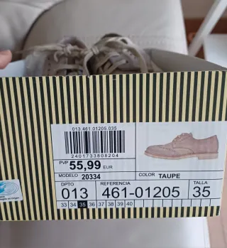 Zapatos tipo blucher niño beige. Talla 35