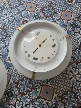 Plafón de techo blanco y multicolor